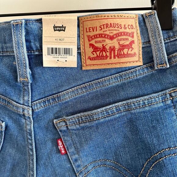 NWT Levi’s High Rise Shorts - Picture 9 of 11